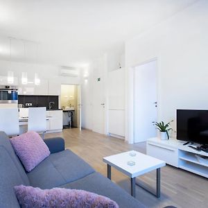 Urban Style Apartments By Loft